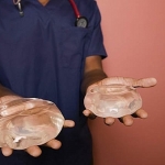 Il Regno Unito sospenda la vendita delle protesi Silimed